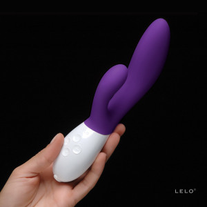 LELO-Ina2-purple-handshot